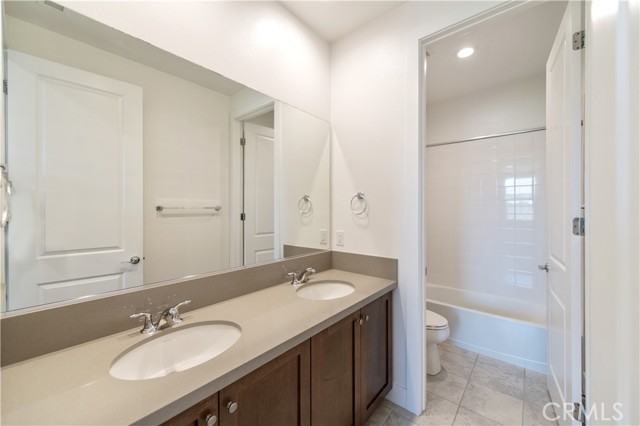19256 Merryweather Drive, Canyon Country CA: https://media.crmls.org/medias/5bc39c7d-3635-4aab-8562-5b1ab0d53f57.jpg
