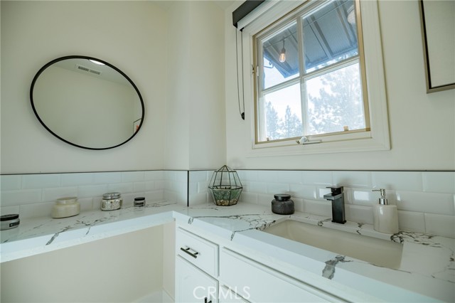 Detail Gallery Image 18 of 46 For 636 Talmadge Rd, Big Bear Lake,  CA 92315 - 4 Beds | 2/1 Baths