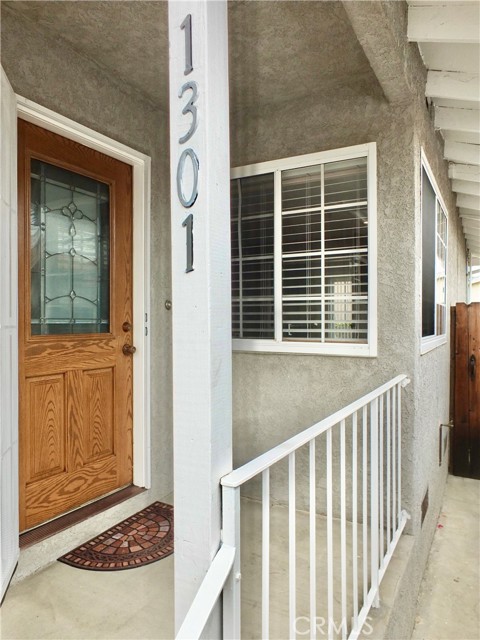 1301 W Robidoux Street, Wilmington CA: https://media.crmls.org/medias/5bc4d707-d562-46f7-a1d7-29fe03a93fd9.jpg