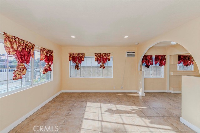 842 S Anaheim Boulevard, Anaheim CA: https://media.crmls.org/medias/5bc591e9-da7d-47b2-bc32-c965871c8234.jpg