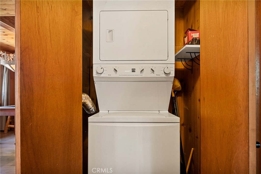 https://media.crmls.org/medias/5bc5e44c-0707-4e03-9fc9-83d270ada441.jpg?preset=X-Large