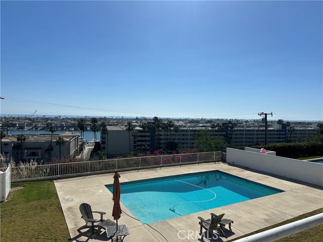 Detail Gallery Image 6 of 9 For 1221 Kings Road, Newport Beach,  CA 92663 - 3 Beds | 2 Baths