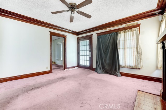 Detail Gallery Image 4 of 35 For 4239 South Raymond Avenue, Los Angeles,  CA 90037 - 2 Beds | 1 Baths