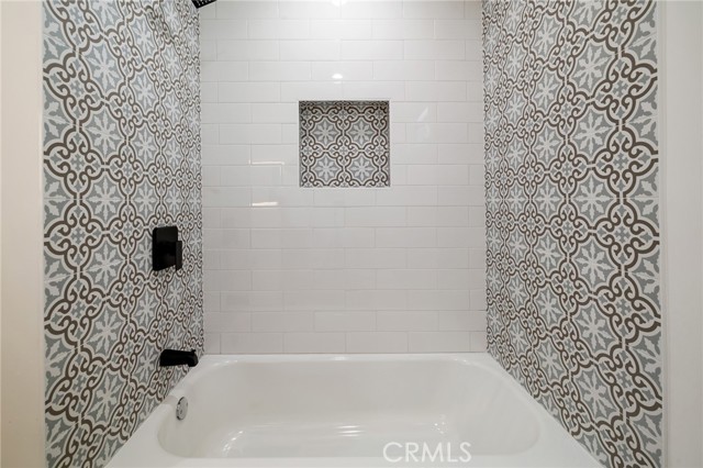 10217 Lemona Avenue, Mission Hills (San Fernando) CA: https://media.crmls.org/medias/5bc8decc-9684-42c4-a428-c676b862f255.jpg