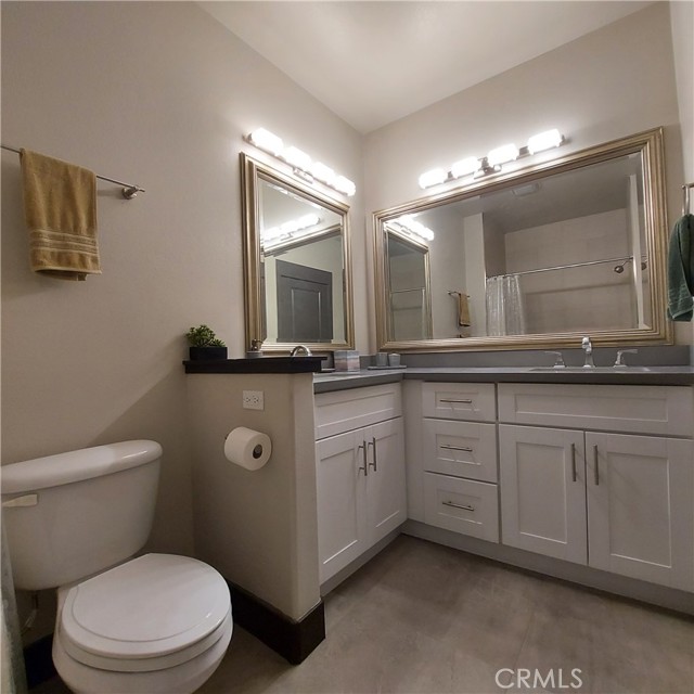 Primary bath with dual sinks