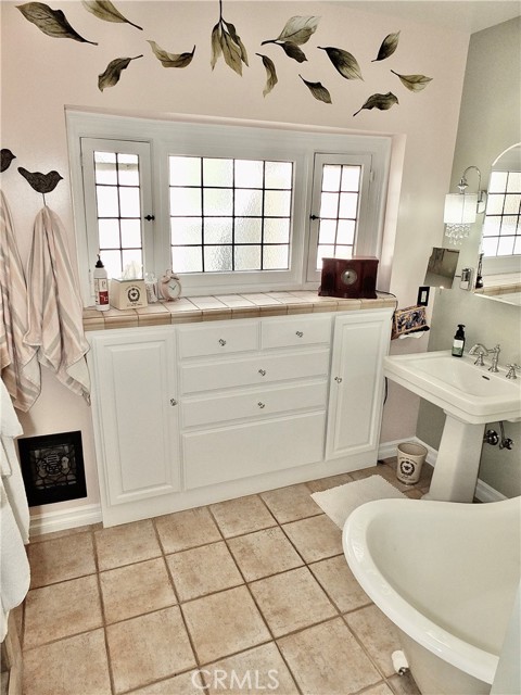 833 Terraine Avenue, Long Beach CA: https://media.crmls.org/medias/5bc952cc-d05c-4b4b-bf43-692d8e02f376.jpg