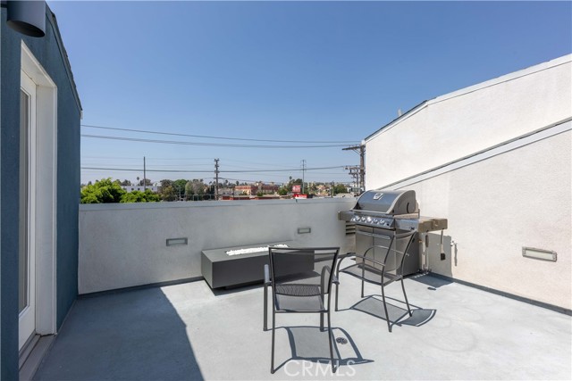 4831 Craner Avenue, North Hollywood CA: https://media.crmls.org/medias/5bcaac66-2b1e-45ee-96e9-3617e52bca59.jpg