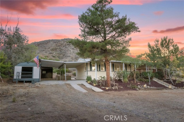 27255 Vista Avenue, Perris CA: https://media.crmls.org/medias/5bcbd55f-71dd-4864-a91f-f276237d932d.jpg