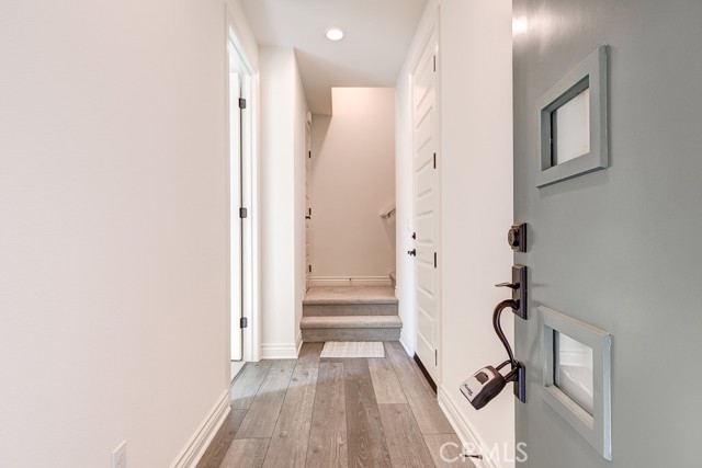 Detail Gallery Image 4 of 33 For 791 Benchmark, Irvine,  CA 92618 - 3 Beds | 3/1 Baths