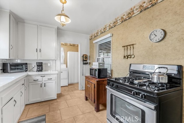 Detail Gallery Image 10 of 28 For 19612 Schoolcraft, Reseda,  CA 91335 - 3 Beds | 1 Baths