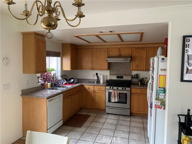 110 N Marengo Avenue, Alhambra CA: https://media.crmls.org/medias/5bcea07d-be24-4a3c-a702-e0b98c646c8f.jpg