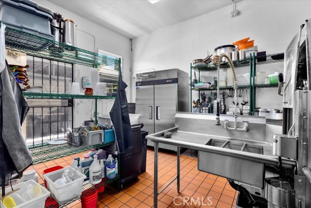 4133 Anaheim Street, Long Beach CA: https://media.crmls.org/medias/5bcf86b7-52bc-42e3-96bb-a68f38ddaf94.jpg