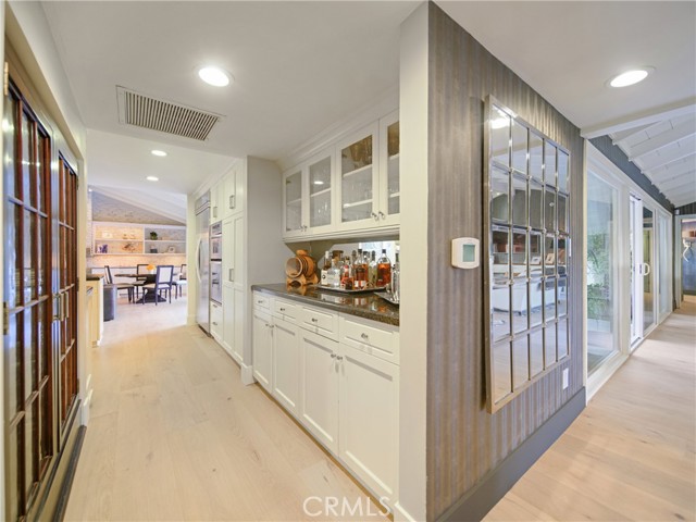 Detail Gallery Image 11 of 28 For 2000 Marlin Way, Newport Beach,  CA 92660 - 4 Beds | 3/1 Baths