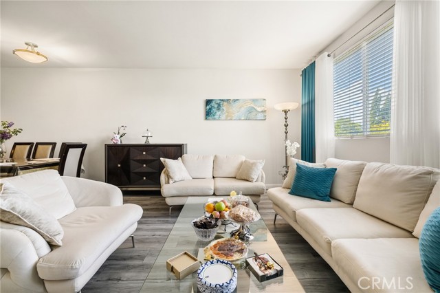 Detail Gallery Image 4 of 31 For 13951 Sherman Way #301,  Van Nuys,  CA 91405 - 2 Beds | 2 Baths