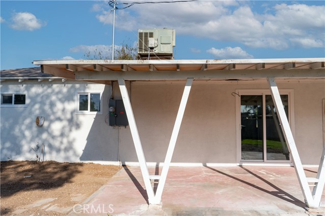 8326 Greenpoint, Riverside CA: https://media.crmls.org/medias/5bd1362c-843e-4904-b5c8-4a9247caa452.jpg