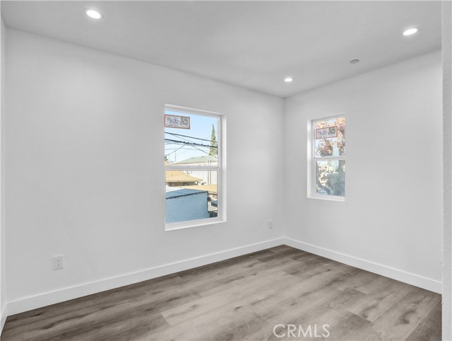 Detail Gallery Image 9 of 27 For 1231 1/2 S Rowan Ave #1/2,  Los Angeles,  CA 90023 - 4 Beds | 4 Baths