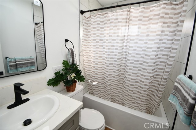 Detail Gallery Image 16 of 26 For 4028 W 160 St, Lawndale,  CA 90260 - 4 Beds | 2 Baths