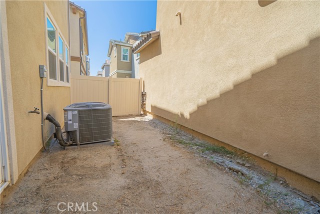 Detail Gallery Image 17 of 46 For 17047 Zion Drive, Canyon Country,  CA 91387 - 4 Beds | 3 Baths