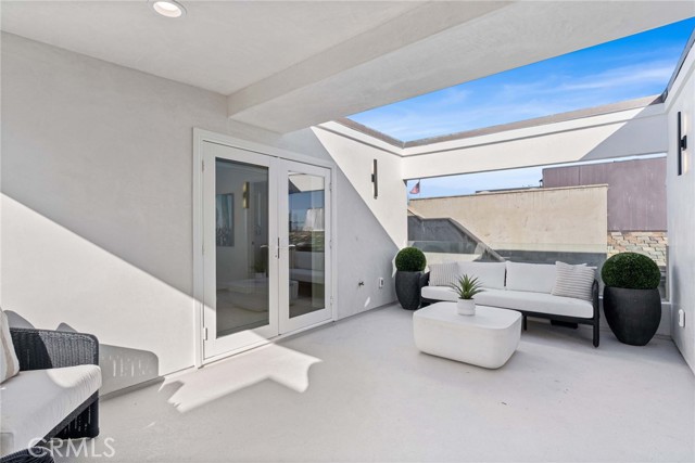 105 A Surfside Avenue, Surfside CA: https://media.crmls.org/medias/5bd30f8f-3436-432f-bc4d-494c20431be5.jpg