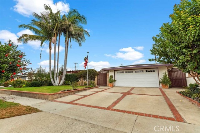 2924 Royal Palm Dr, Costa Mesa, CA 92626