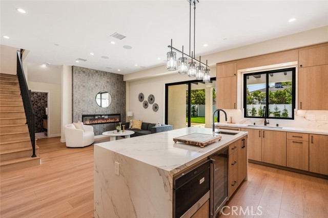 521 N Sparks Street, Burbank CA: https://media.crmls.org/medias/5bd36af9-00dd-4c20-883e-c3e45c1c4fb1.jpg