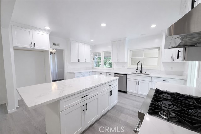 Detail Gallery Image 8 of 22 For 18 Woodland Ln, Arcadia,  CA 91006 - 3 Beds | 2 Baths