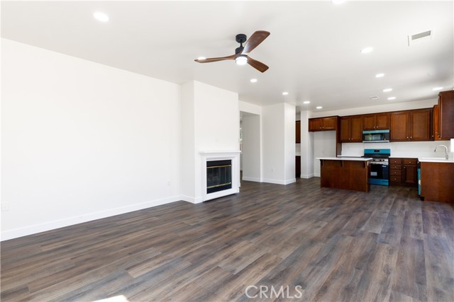 Detail Gallery Image 8 of 33 For 8760 Mann Ln, Hemet,  CA 92545 - 2 Beds | 2 Baths