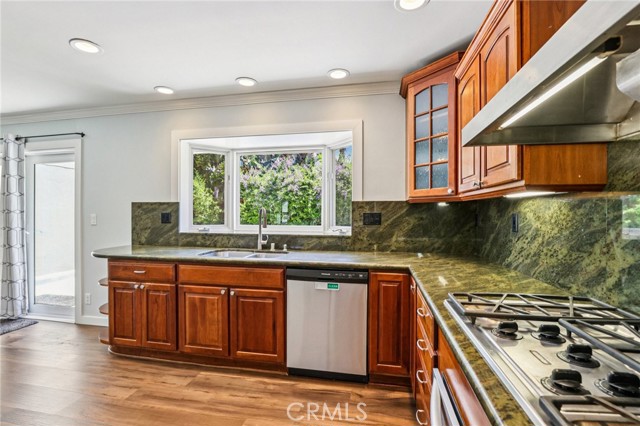 Detail Gallery Image 11 of 51 For 1742 Bonaire, Newport Beach,  CA 92660 - 4 Beds | 3 Baths