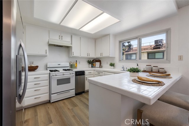 7038 De Celis Place, Van Nuys CA: https://media.crmls.org/medias/5bd78824-d0b6-40eb-8f67-dc73eb68ae4c.jpg