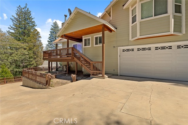 Detail Gallery Image 2 of 37 For 26648 Thunderbird Dr, Lake Arrowhead,  CA 92391 - 3 Beds | 3 Baths