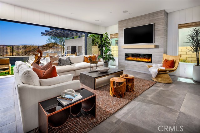 Detail Gallery Image 7 of 15 For 24202 N Corte Alegra, Valencia,  CA 91354 - 5 Beds | 5/1 Baths