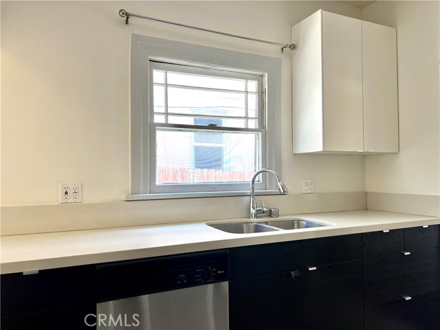 122 S Westmoreland Ave, Los Angeles CA: https://media.crmls.org/medias/5bda43c3-8a4b-447a-91b5-4867d9cf0d53.jpg