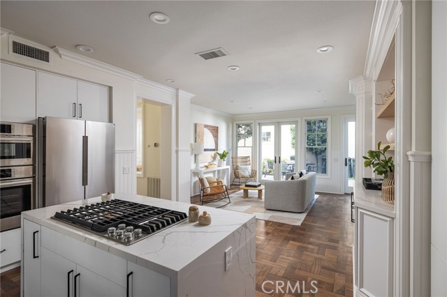 Detail Gallery Image 15 of 38 For 30 Long Bay, Newport Beach,  CA 92660 - 4 Beds | 3/1 Baths