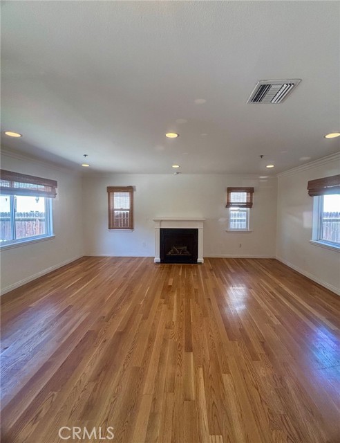 1688 Locust Street, Pasadena CA: https://media.crmls.org/medias/5bda91c9-6cb0-4457-a80e-e40d7e686a16.jpg