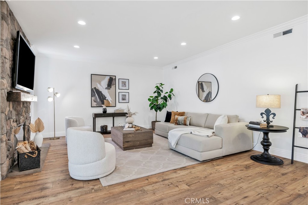 MLS #OC25251962 image #13