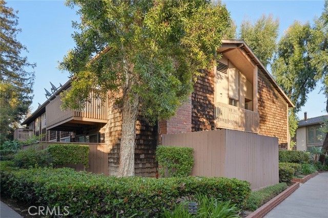 Detail Gallery Image 3 of 39 For 1044 Cabrillo Park Dr #B,  Santa Ana,  CA 92701 - 2 Beds | 1 Baths