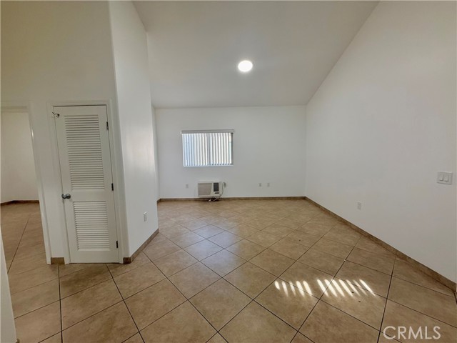 Detail Gallery Image 3 of 30 For 6917 Woodman Ave #7,  Van Nuys,  CA 91405 - 2 Beds | 1 Baths