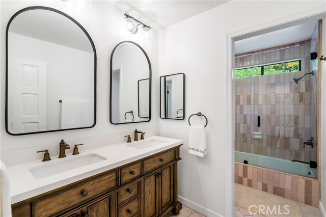 24743 Vantage Point Terrace, Malibu CA: https://media.crmls.org/medias/5bdca051-166a-4f20-8420-7f7b15024860.jpg