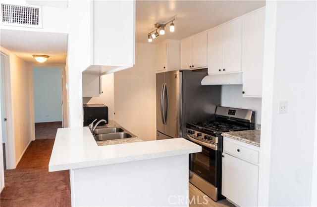 5700 Etiwanda Avenue, Tarzana CA: https://media.crmls.org/medias/5bde1016-8d89-4a42-9885-cbcd50dd4159.jpg