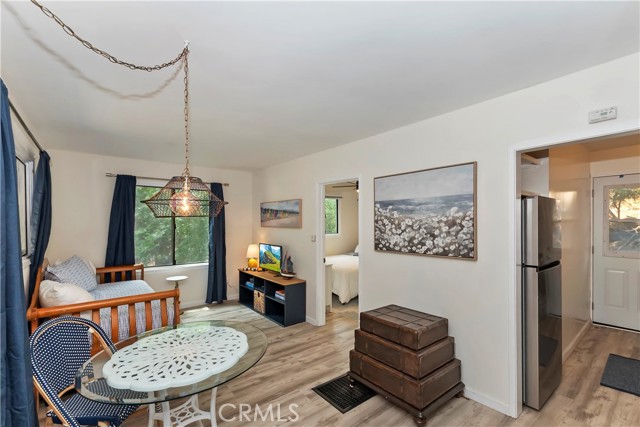 Detail Gallery Image 4 of 32 For 23677 Hillside Dr, Crestline,  CA 92325 - 1 Beds | 1 Baths