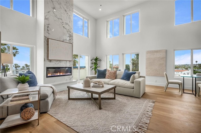 200 S Catalina Avenue, Redondo Beach CA: https://media.crmls.org/medias/5bdfe3e6-74cd-43bb-9258-3215801d1cd5.jpg