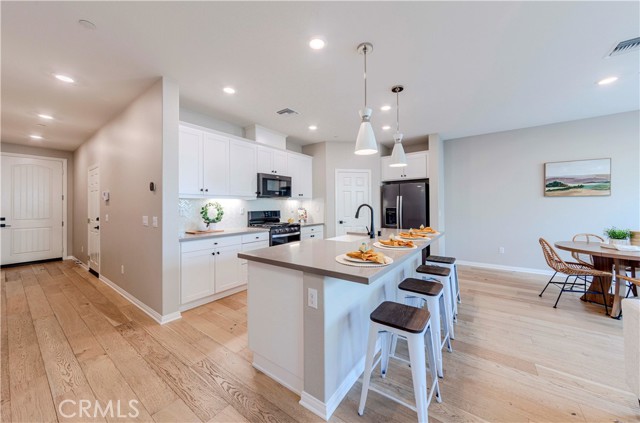 1705 Almond Tree Place, Upland CA: https://media.crmls.org/medias/5bdff8d8-ef6c-4506-a816-ffff7349570e.jpg