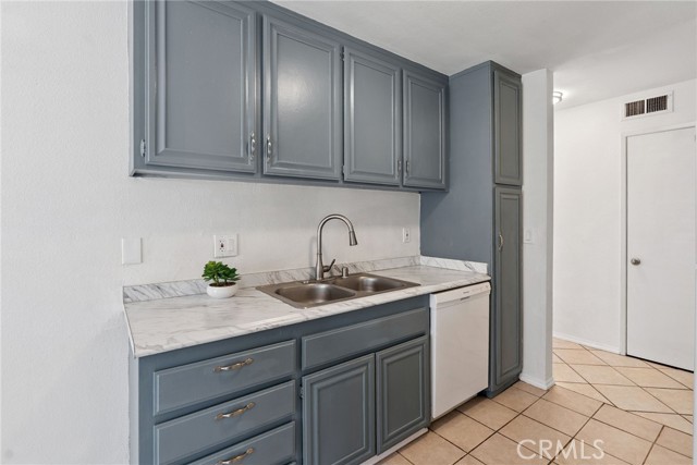 Detail Gallery Image 11 of 36 For 700 W La Veta Ave #I3,  Orange,  CA 92868 - 2 Beds | 2 Baths