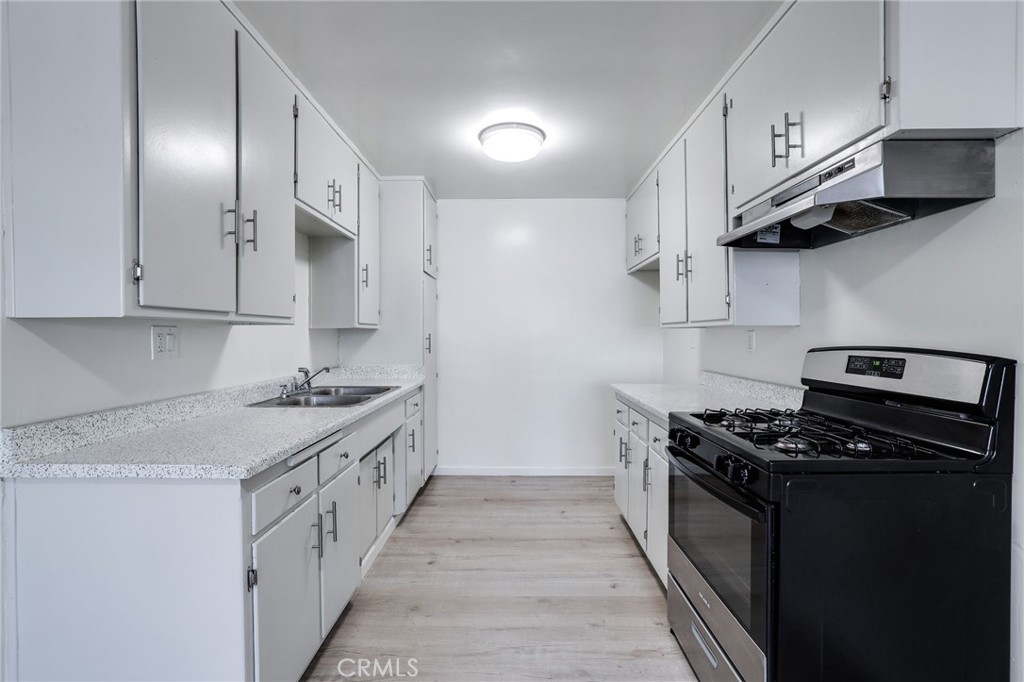 MLS #OC25280039 image #5