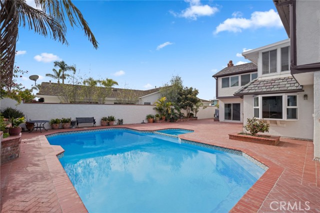 1300 Antigua Way, Newport Beach CA: https://media.crmls.org/medias/5be17baf-3227-4885-b895-99d0f01850d5.jpg