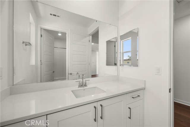 Detail Gallery Image 50 of 67 For 1348 Plaza Del Amo, Torrance,  CA 90501 - 3 Beds | 2/1 Baths