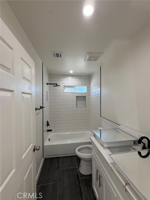 Detail Gallery Image 5 of 9 For 18110 Gault St, Reseda,  CA 91335 - 2 Beds | 1 Baths