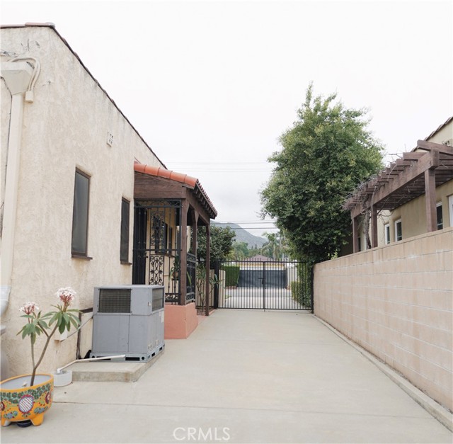 424 W 11th Street, Azusa CA: https://media.crmls.org/medias/5be2c893-49b2-45ae-95ab-dda8f1387da5.jpg
