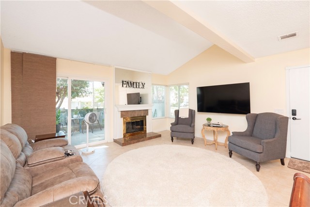 Detail Gallery Image 4 of 39 For 1931 E Yale St, Ontario,  CA 91764 - 3 Beds | 2/1 Baths