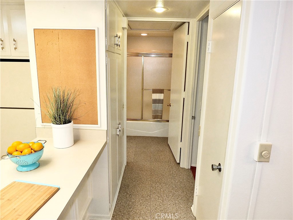 https://media.crmls.org/medias/5be39f05-3b59-4e1b-810a-b34302b4f31f.jpg?preset=X-Large